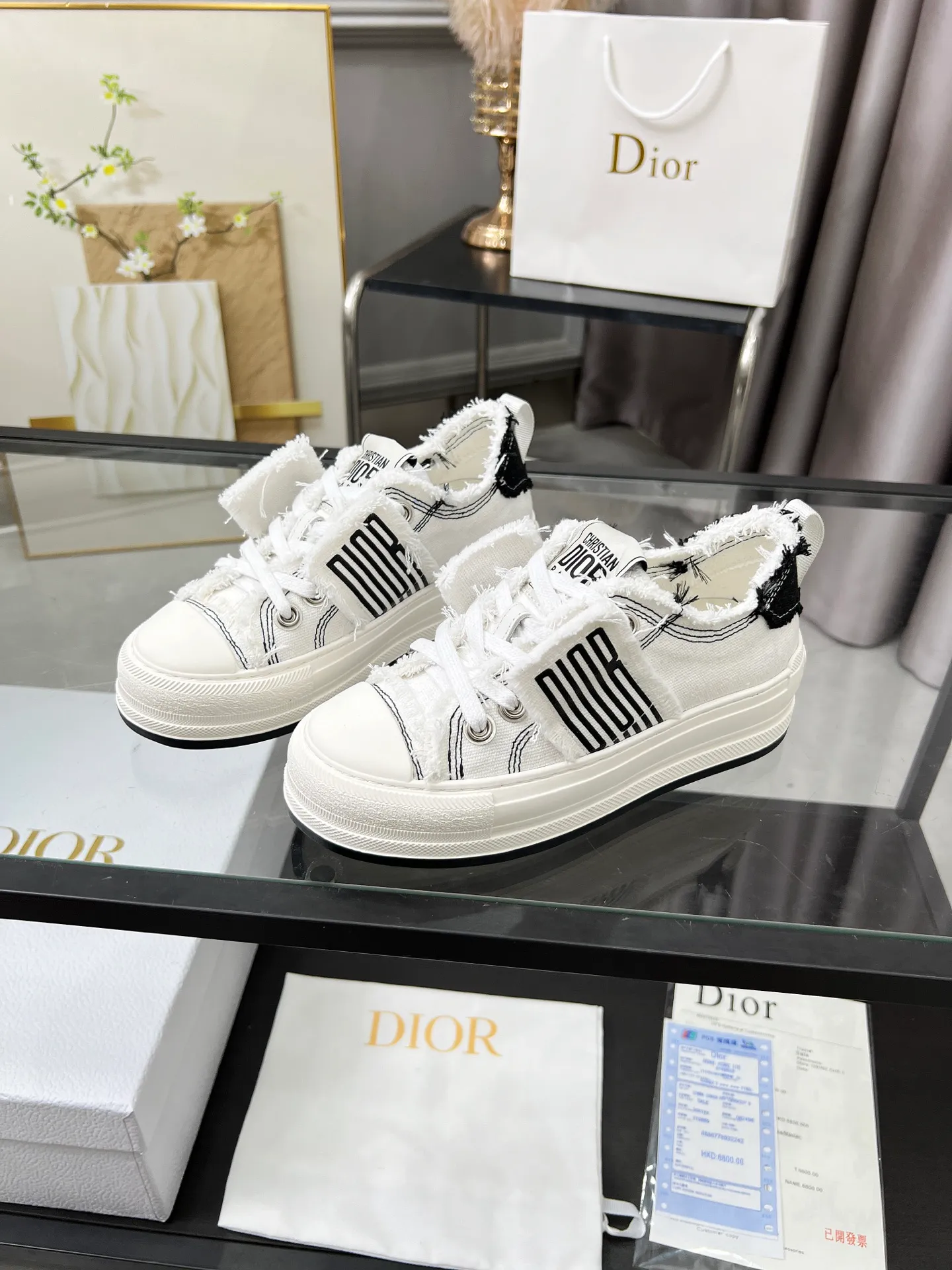 Men's Men's Shoes 💰480 Dior Dior 2025 Presbyopia Embroidery Thick-soled Canvas Shoes Casual Sneakers This Walk'n'Dior thick-soled sneaker is a fashionable item that enhances the style of the series. Oblique printed cotton embroidered upper with comfortable platform sole, tongue and Christian Dior Homme 💰aris signature laces. Can add fashionable temperament to any casual look Size: 35-45